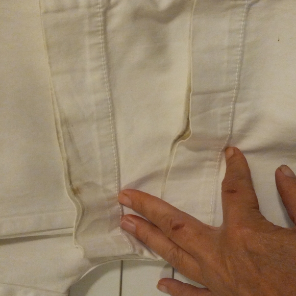 Freestyle white Jean like slacks, size 9.  White, dry cleaned, pressed, no wear - Picture 4 of 4